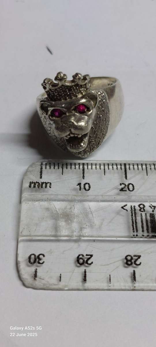 Wow! Vintage sterling silver lion ring with ruby eyes 8.7g