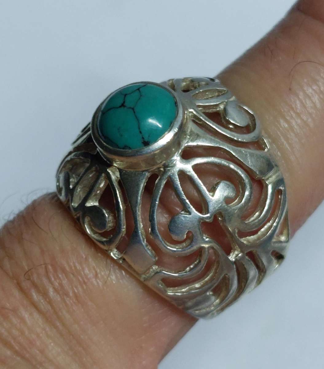 Spectacular vintage sterling silver turquoise ring 8.2g
