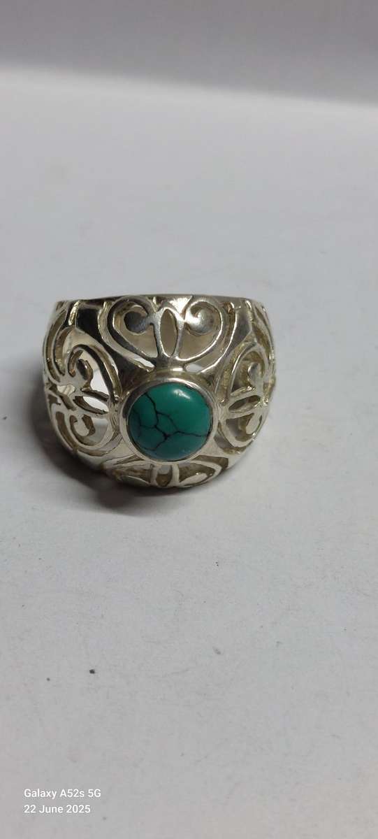 Spectacular vintage sterling silver turquoise ring 8.2g
