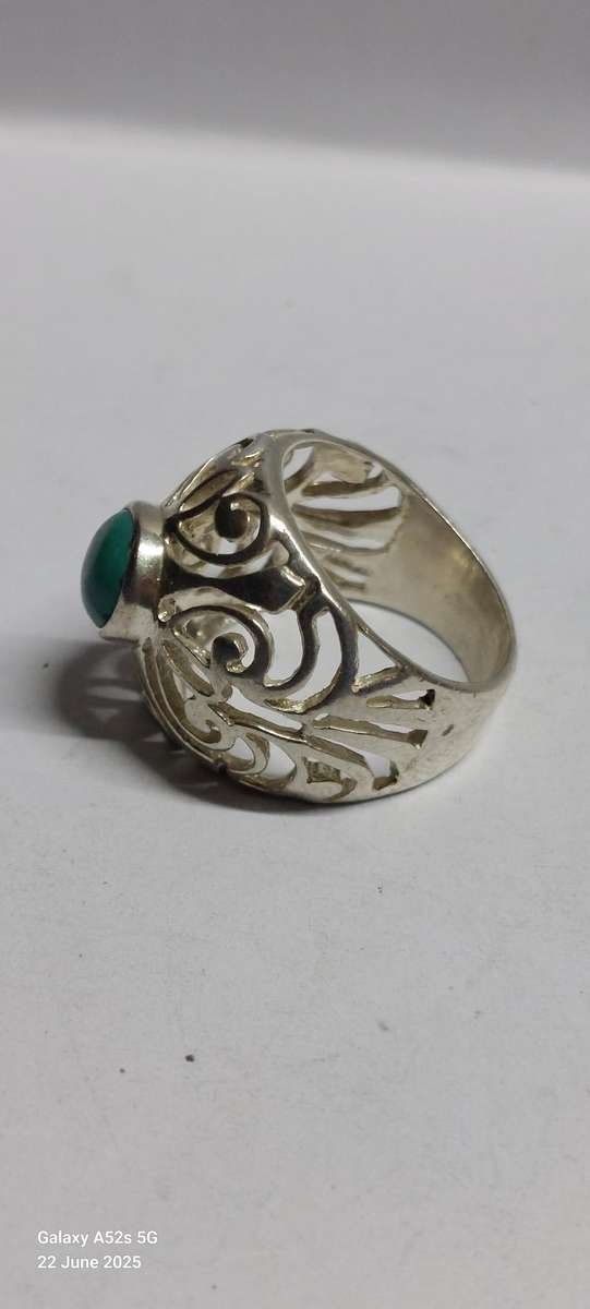 Spectacular vintage sterling silver turquoise ring 8.2g