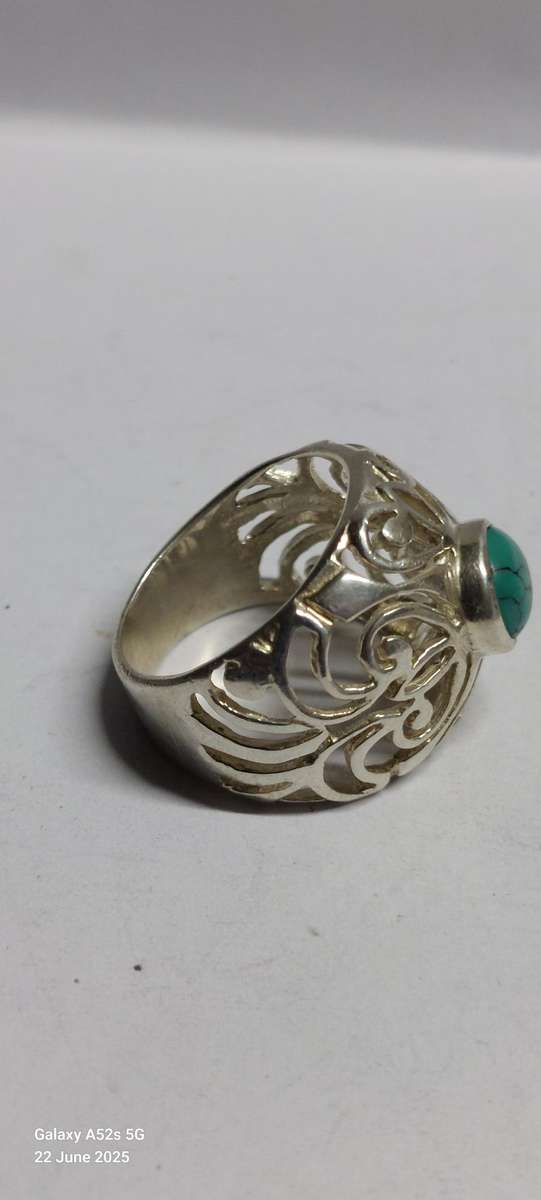 Spectacular vintage sterling silver turquoise ring 8.2g