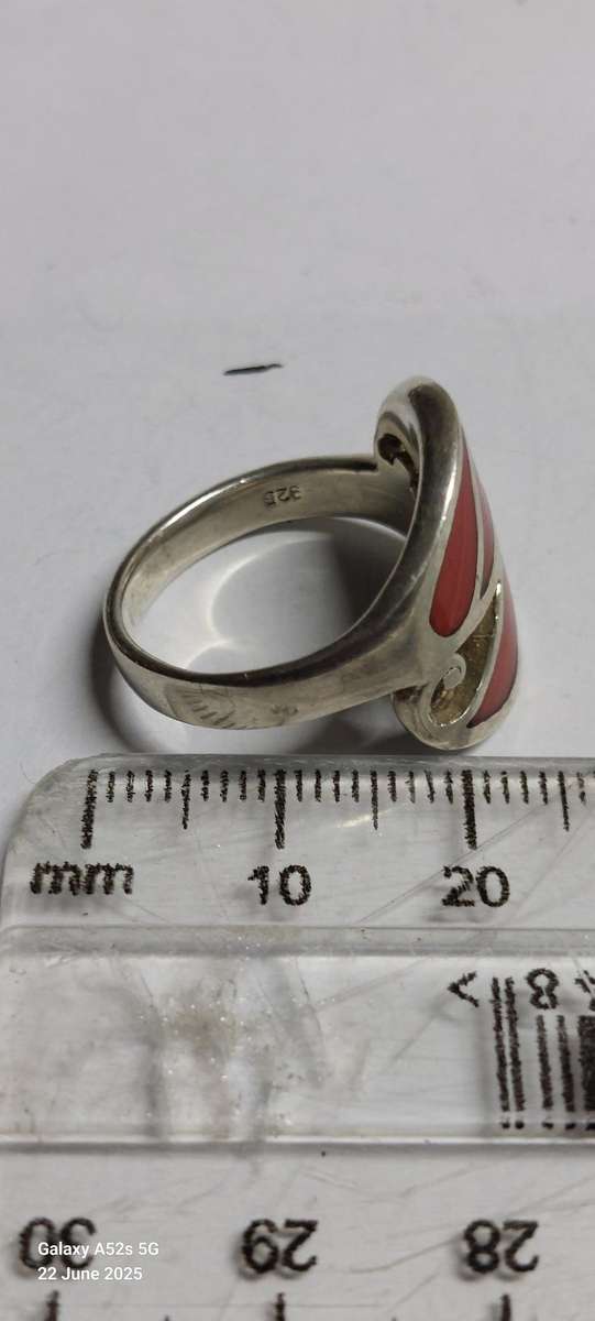 Vintage sterling silver coral ring 6.7g