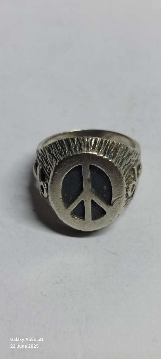 Vintage Egyptian sterling silver peace & Ankh ring 9.2g