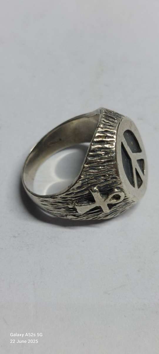 Vintage Egyptian sterling silver peace & Ankh ring 9.2g