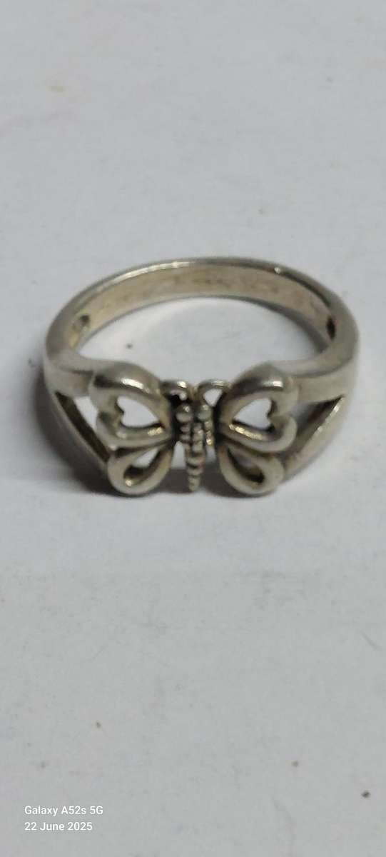 Lovely vintage sterling silver butterfly ring 3.4g