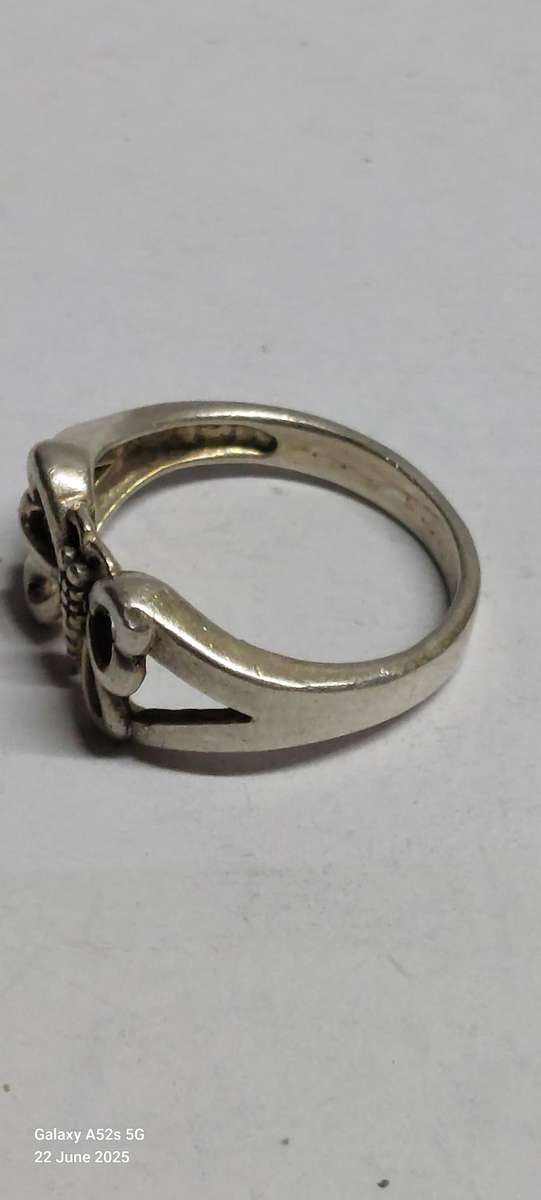 Lovely vintage sterling silver butterfly ring 3.4g