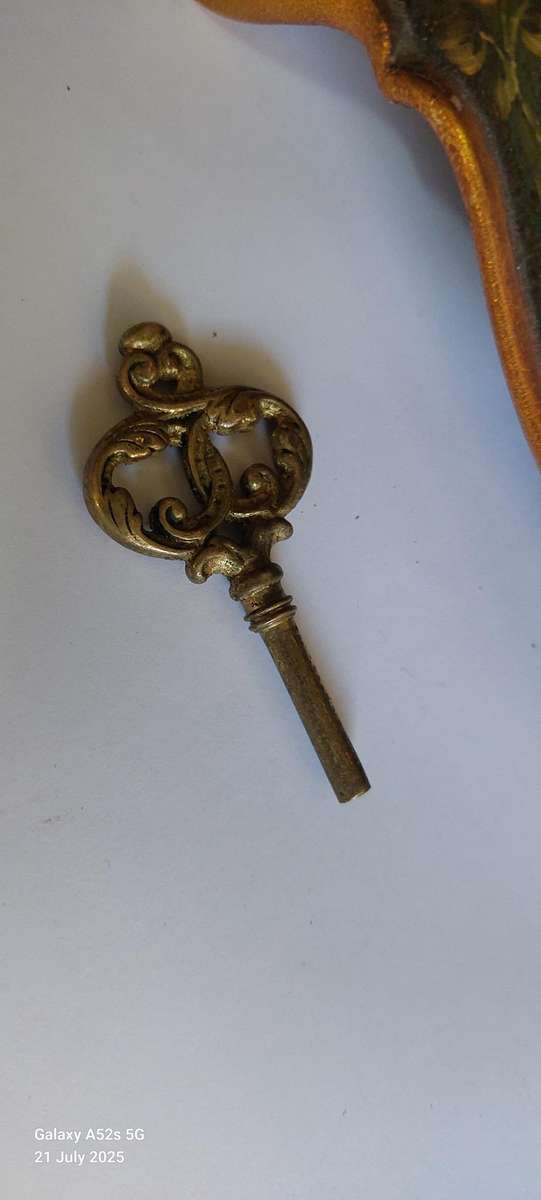 Vintage Le Castel clock with mantle sconce 100% working & chimes beautifully Value R3950