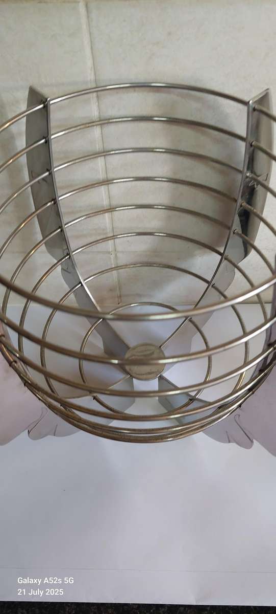 Stunning large Carrol Boyes stainless steel man fruit basket Value R2500