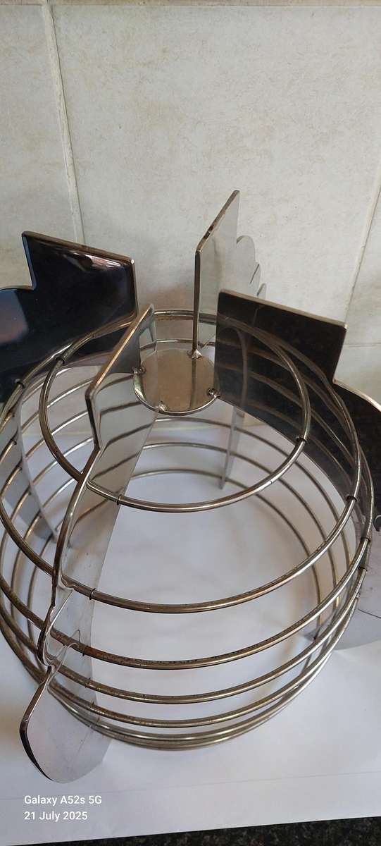 Stunning large Carrol Boyes stainless steel man fruit basket Value R2500