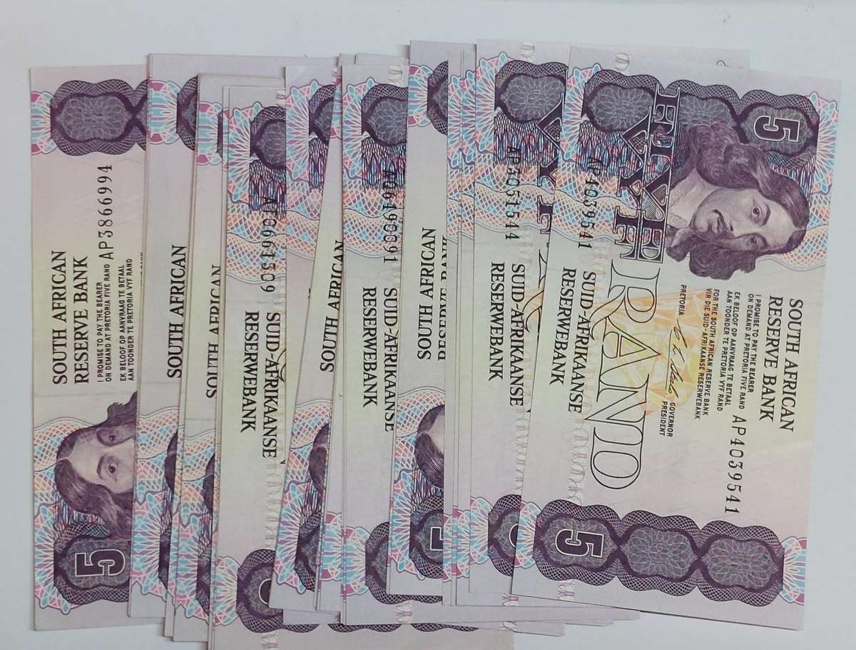 Wow!! 32 x uncirculated R5 notes