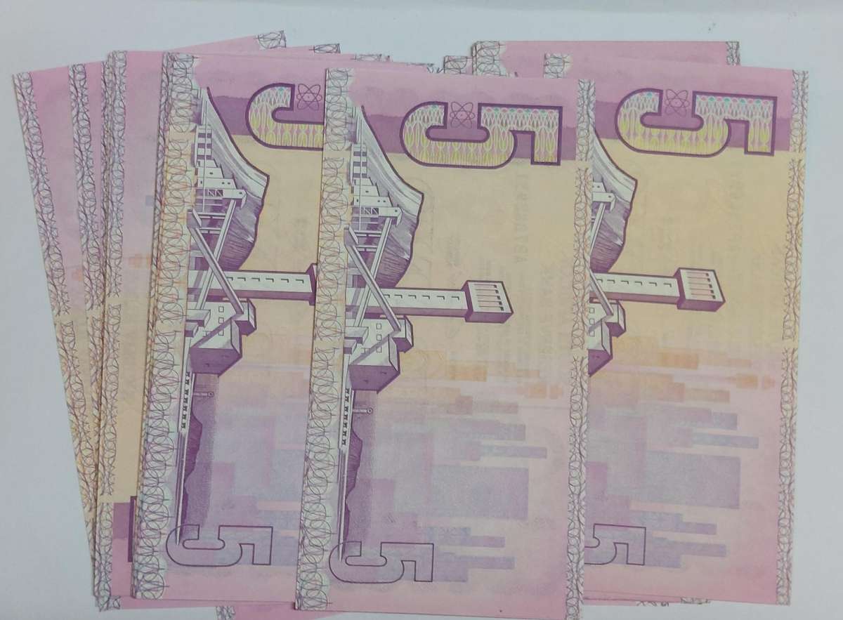 Wow!! 32 x uncirculated R5 notes