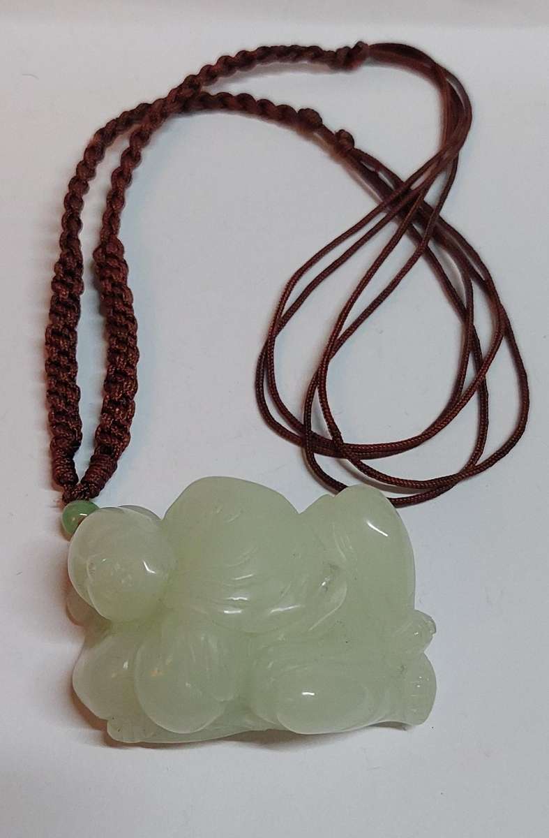 Amazing vintage Chinese carved Jade pendant & necklace Value R2500