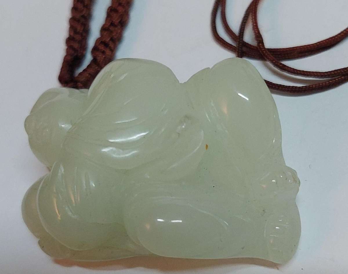 Amazing vintage Chinese carved Jade pendant & necklace Value R2500