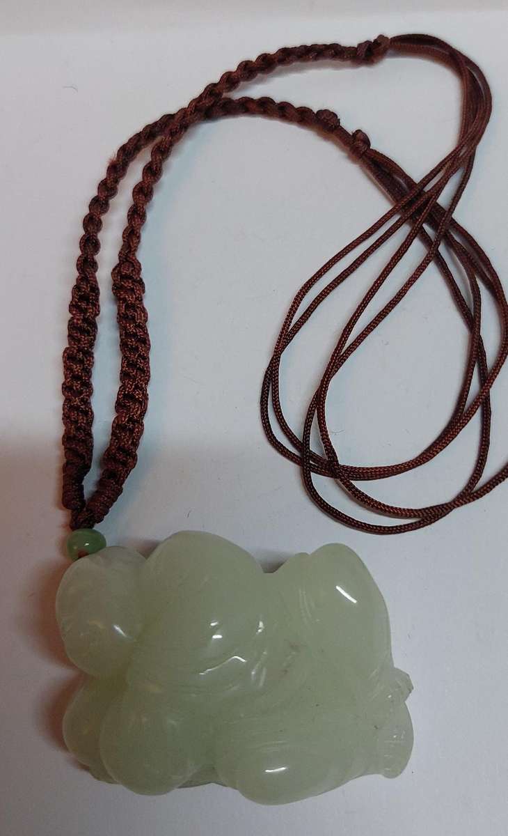 Amazing vintage Chinese carved Jade pendant & necklace Value R2500