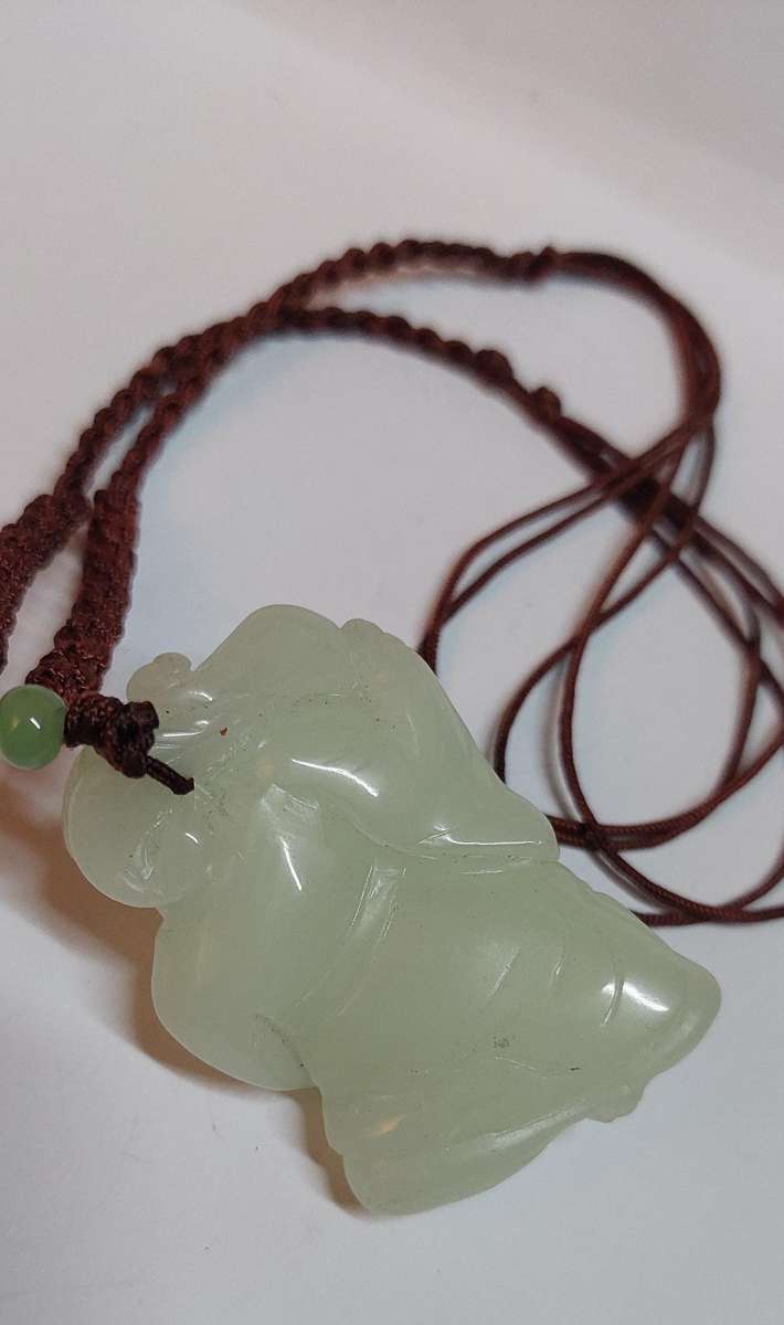 Amazing vintage Chinese carved Jade pendant & necklace Value R2500