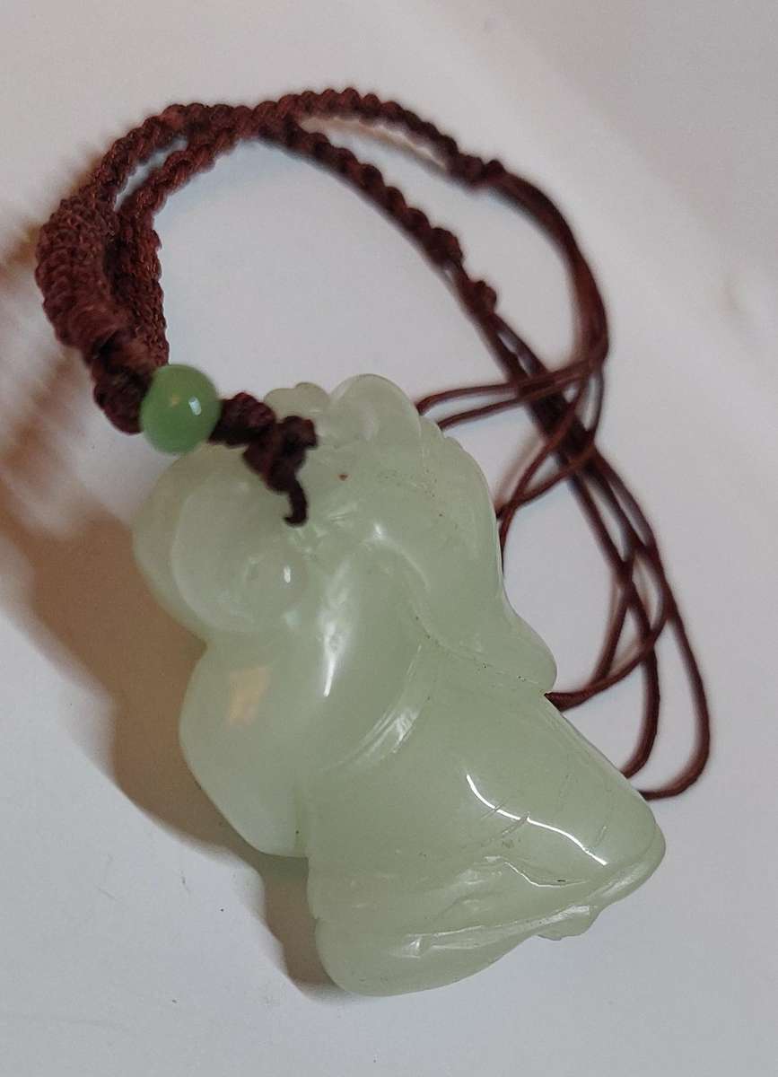 Amazing vintage Chinese carved Jade pendant & necklace Value R2500