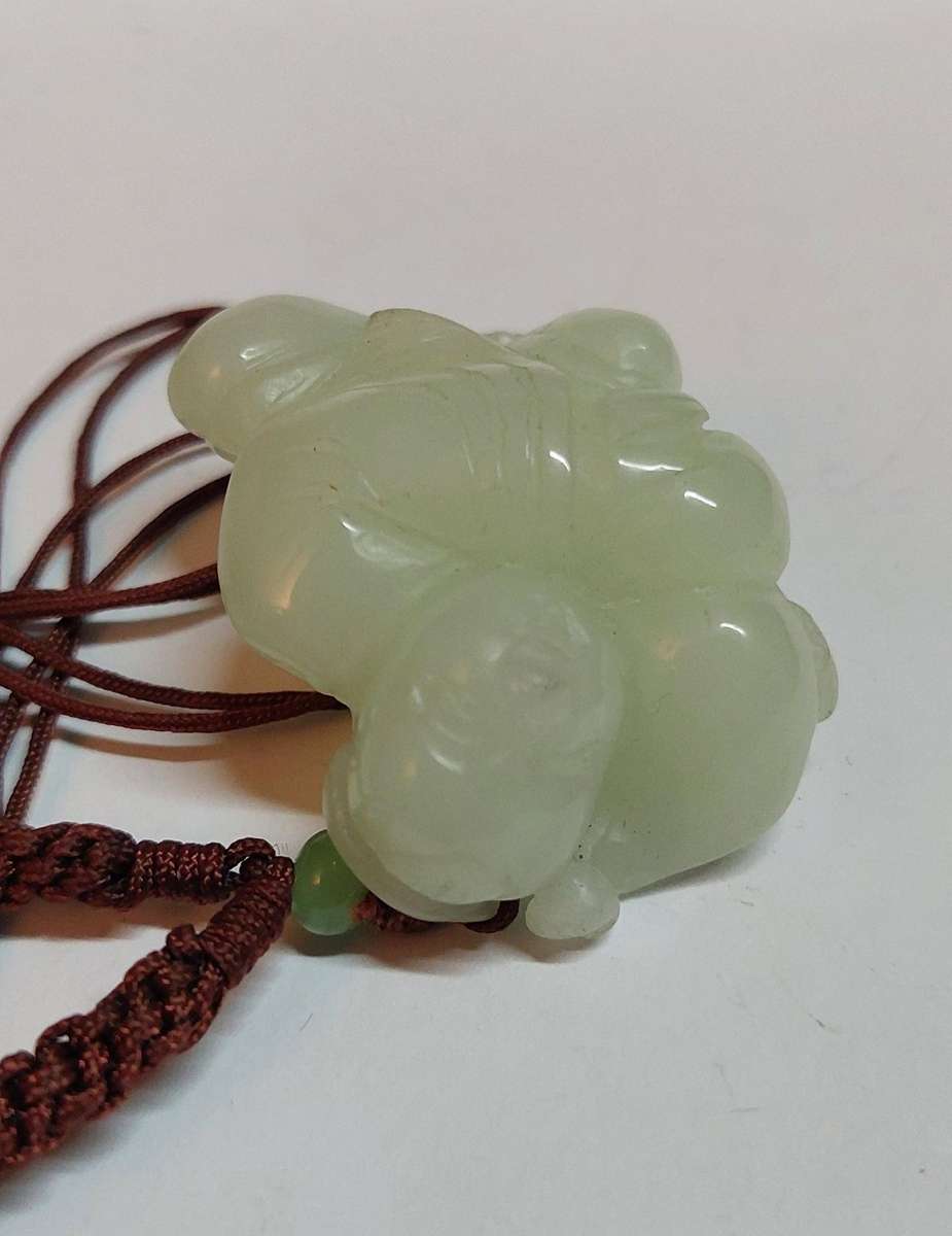 Amazing vintage Chinese carved Jade pendant & necklace Value R2500