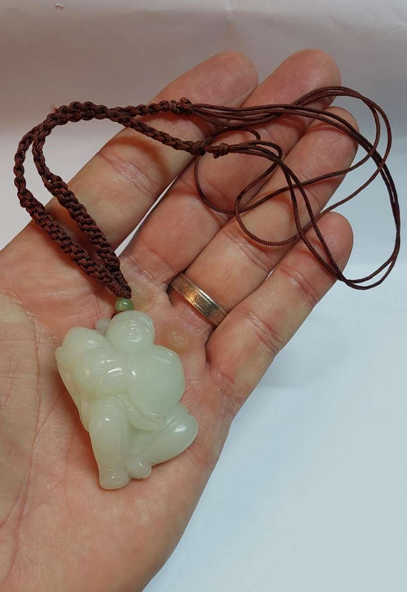 Amazing vintage Chinese carved Jade pendant & necklace Value R2500