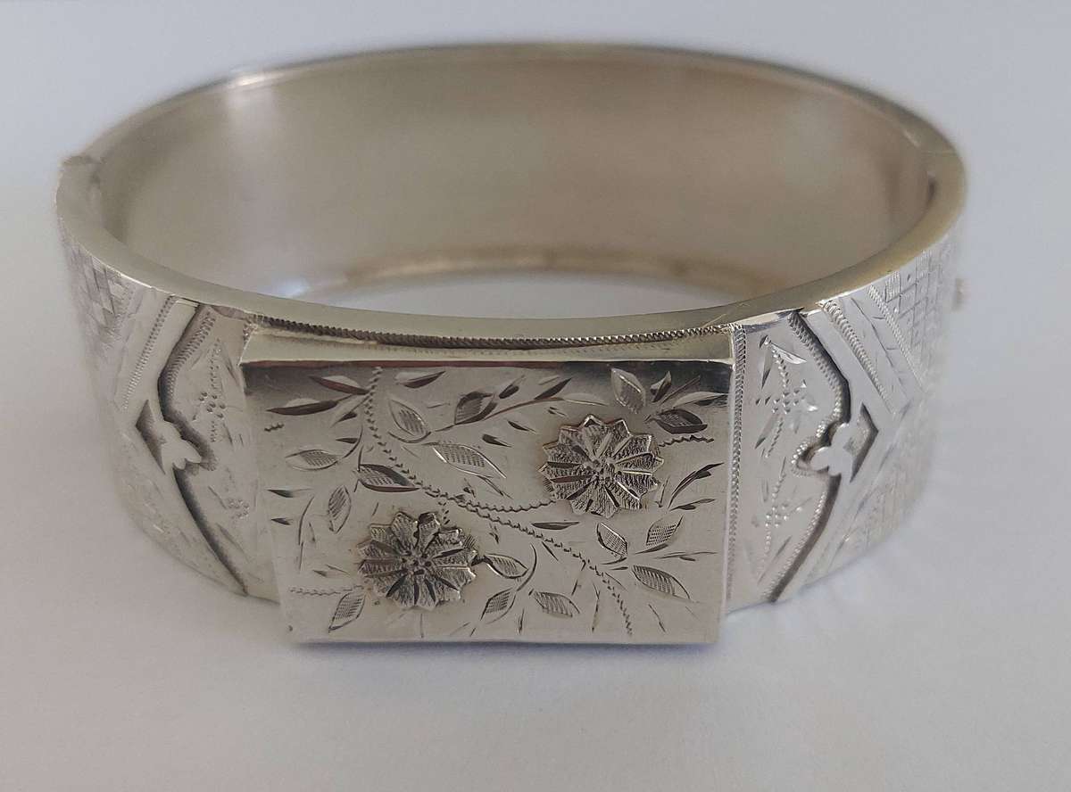 large Victorian sterling silver clip bangle circa 1880's