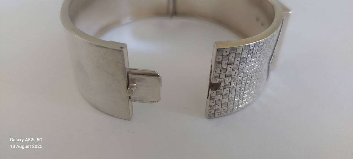 large Victorian sterling silver clip bangle circa 1880's