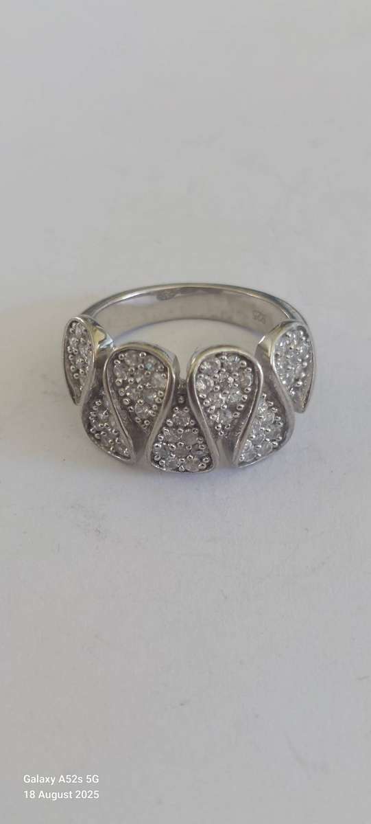 Lovely vintage sterling silver cz ring 4.9g