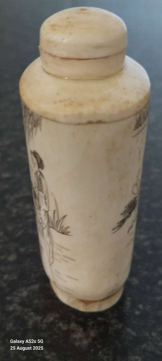 Another Antique Chinese oxbone scrimshaw snuff bottle Value R1500