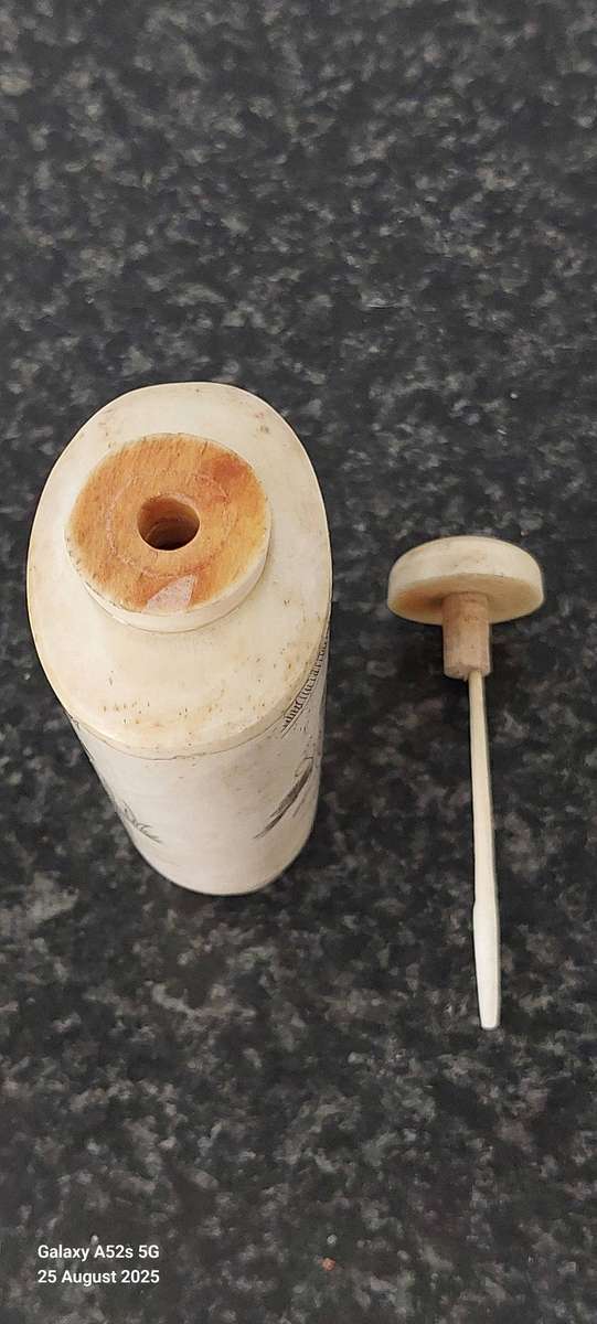 Another Antique Chinese oxbone scrimshaw snuff bottle Value R1500