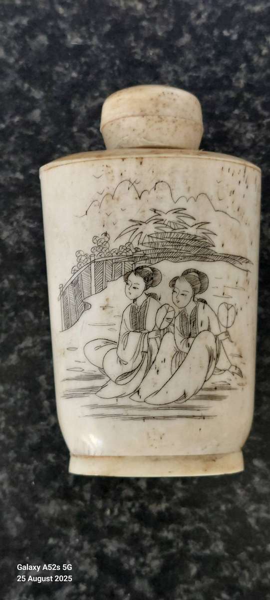 Antique Chinese oxbone scrimshaw snuff bottle Value R1500