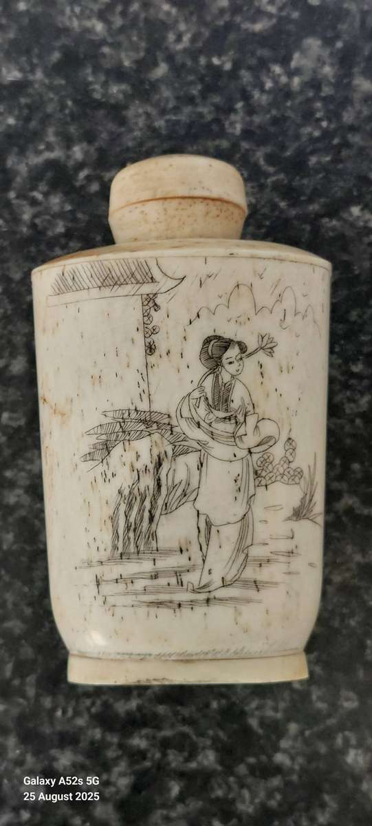 Antique Chinese oxbone scrimshaw snuff bottle Value R1500