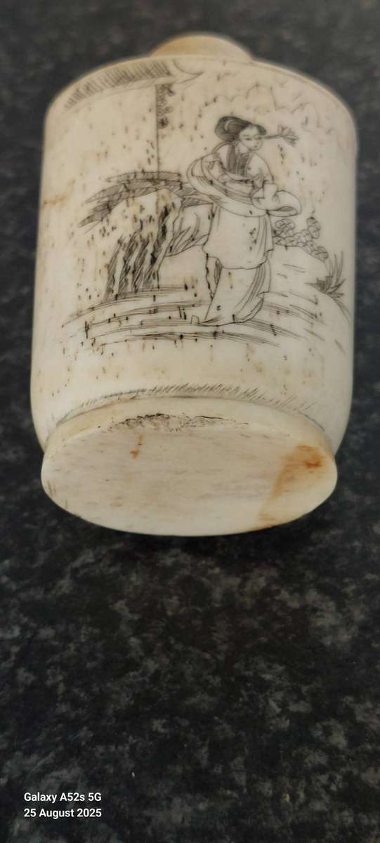 Antique Chinese oxbone scrimshaw snuff bottle Value R1500