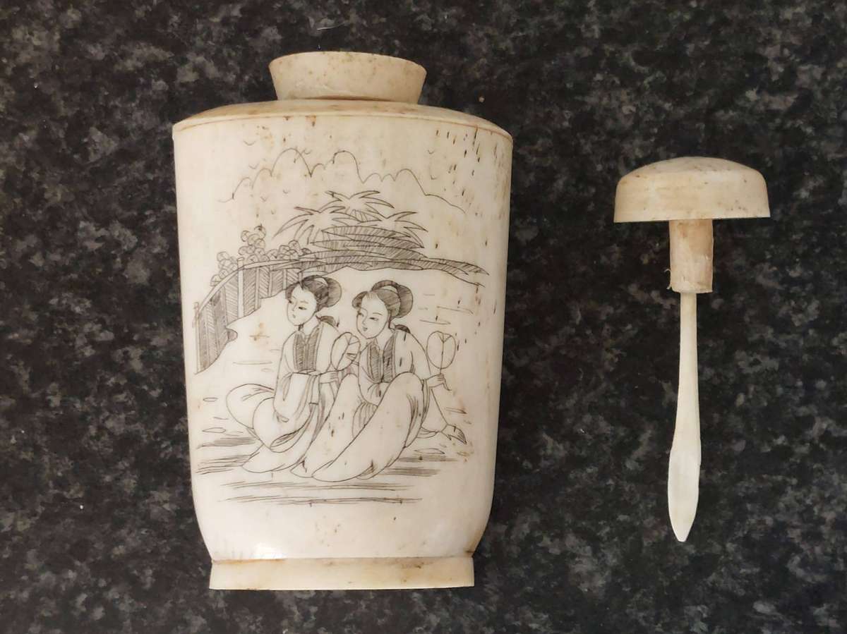 Antique Chinese oxbone scrimshaw snuff bottle Value R1500