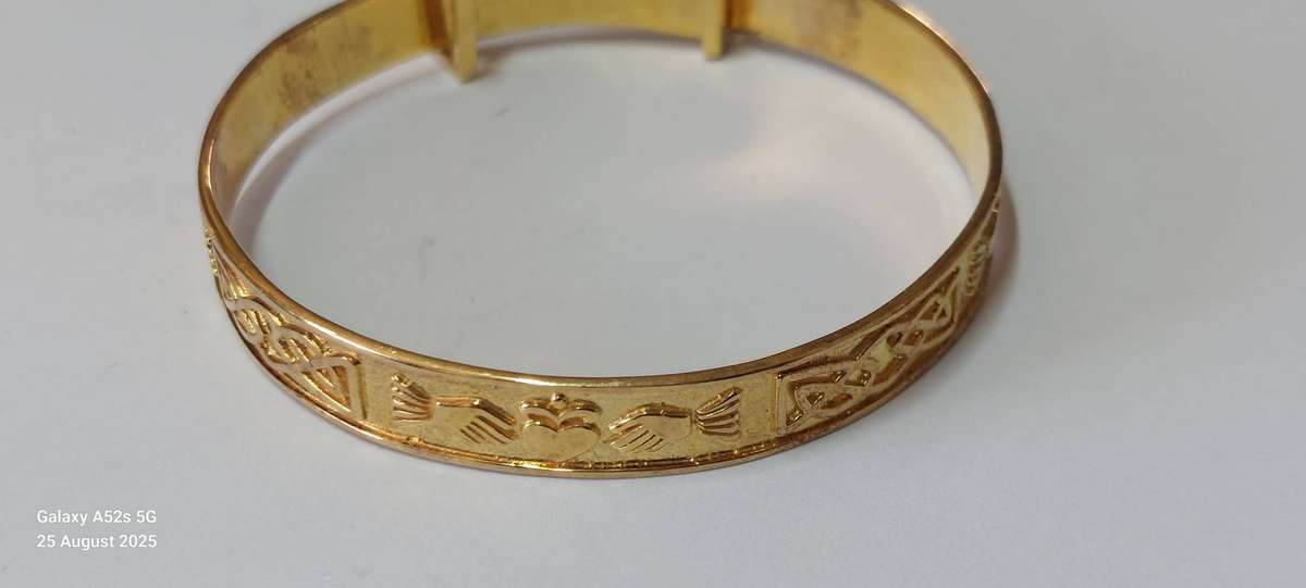 Vintage Irish 24ct gold plated sterling silver Claddagh bangle 23.4g Value R2500