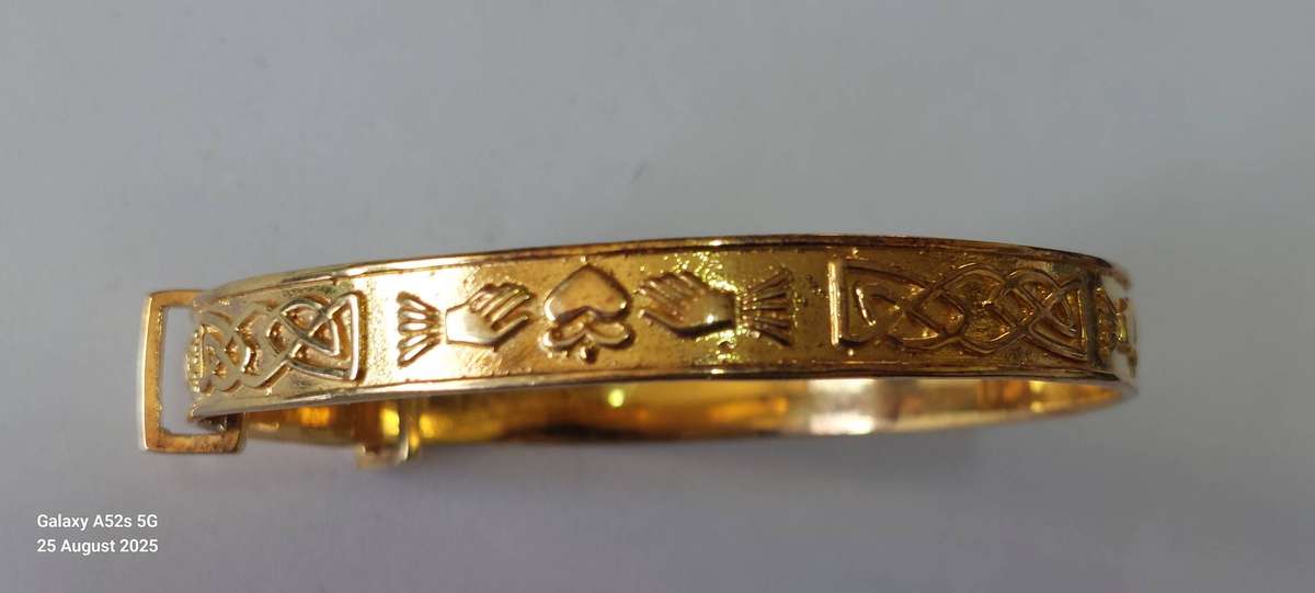 Vintage Irish 24ct gold plated sterling silver Claddagh bangle 23.4g Value R2500