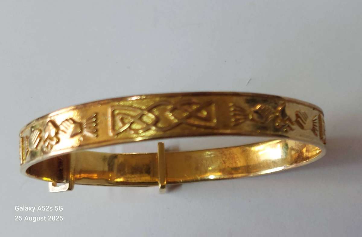 Vintage Irish 24ct gold plated sterling silver Claddagh bangle 23.4g Value R2500