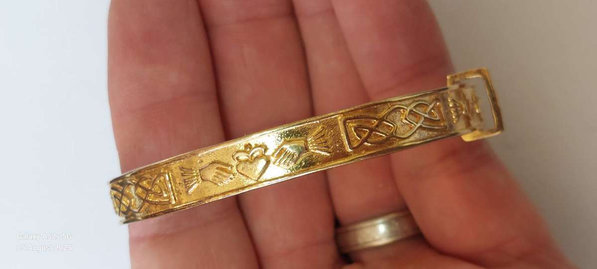 Vintage Irish 24ct gold plated sterling silver Claddagh bangle 23.4g Value R2500