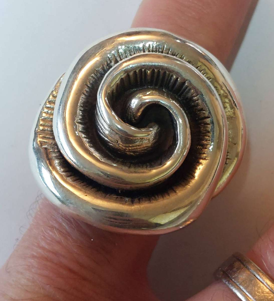 Exquisite large sterling silver rose ring 9.6g