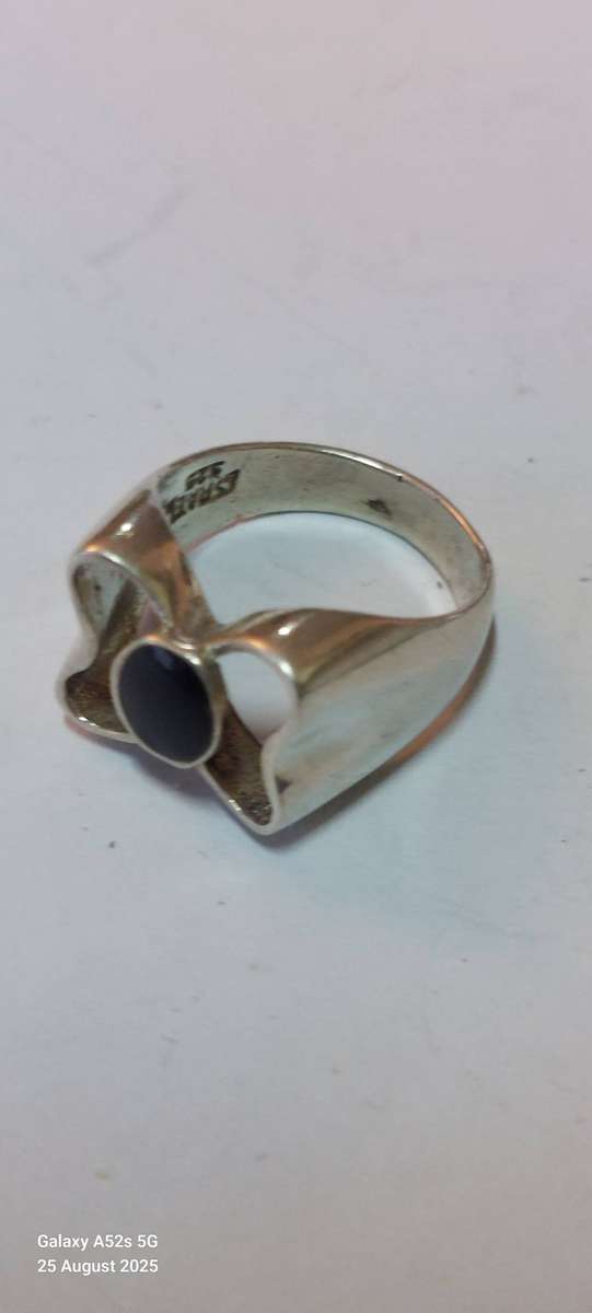 Isreal Vintage sterling silver onyx ring 4.8g