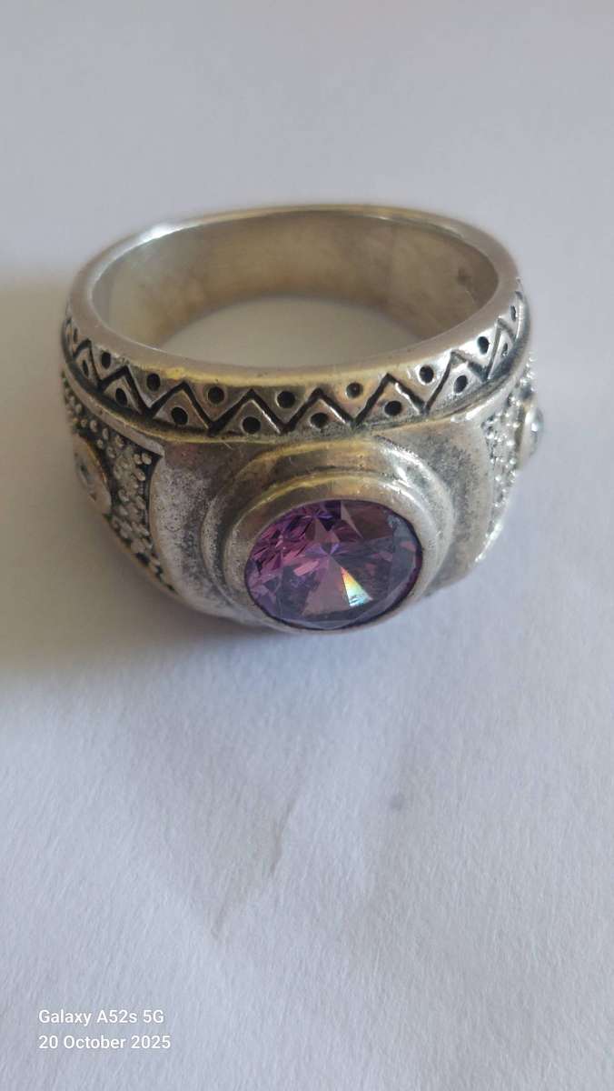 Stunning large sterling silver purple cz ring 12.0g