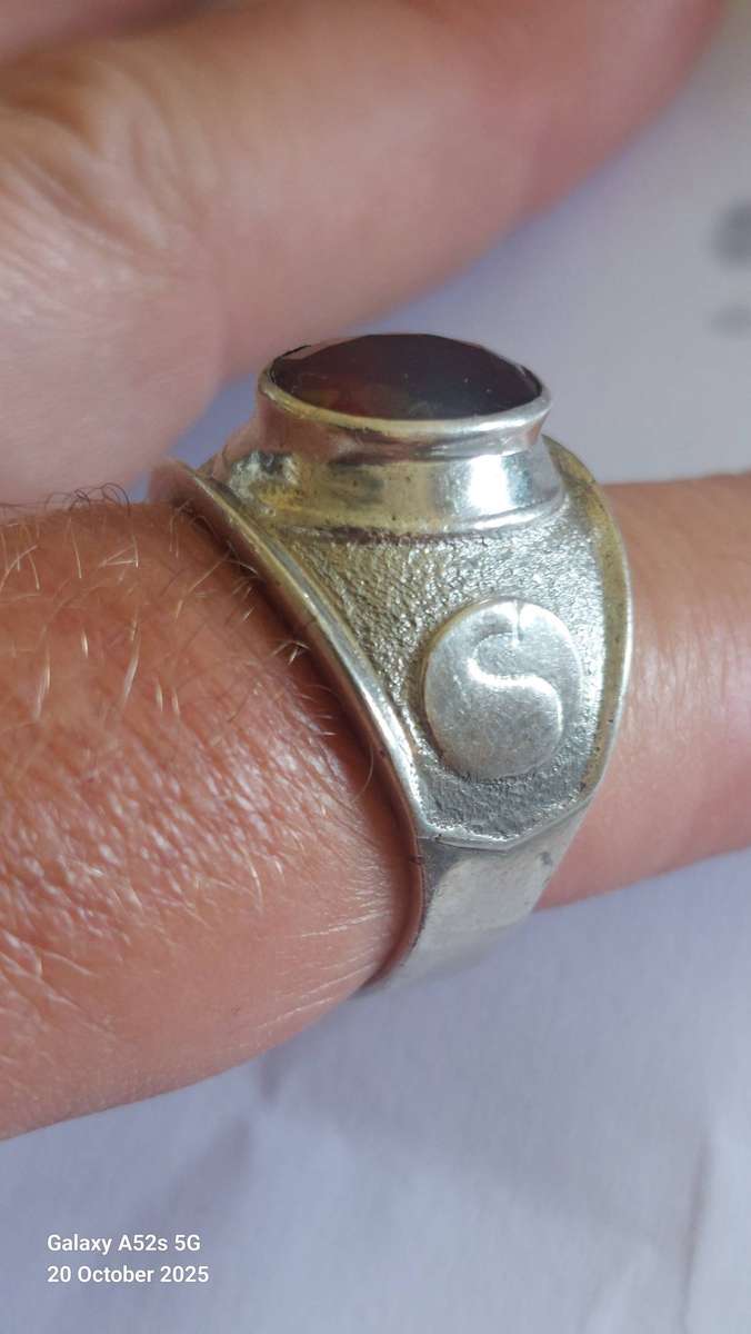 Magnificent Extra large vintage sterling silver garnet ring 19.5g