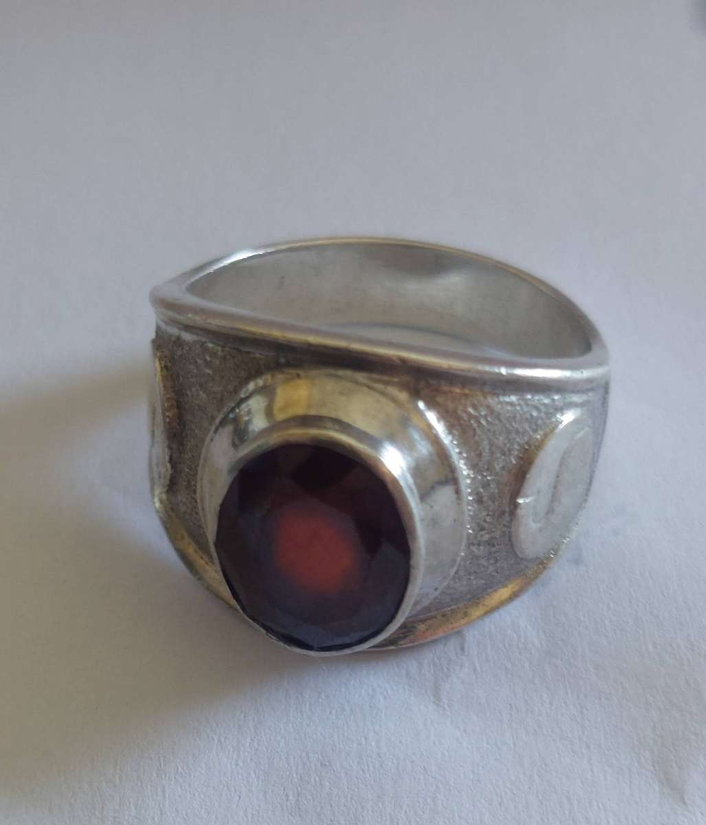 Magnificent Extra large vintage sterling silver garnet ring 19.5g