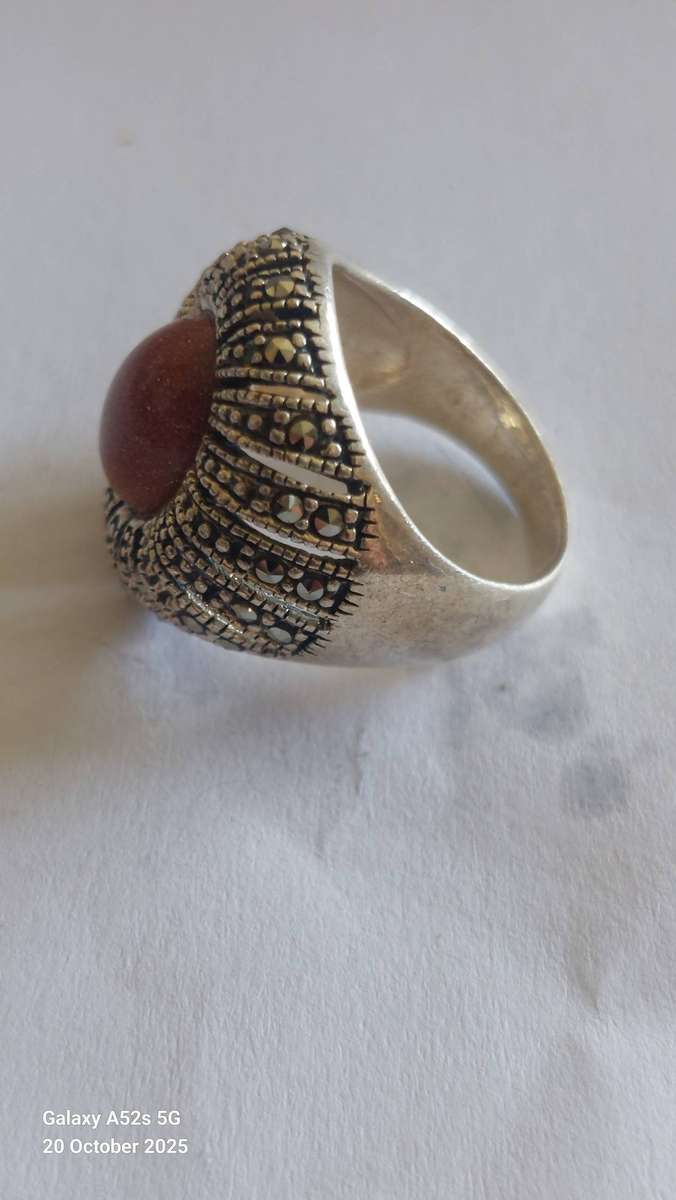 Stunning vintage sterling silver Goldstone & marcasite ring 7.2g