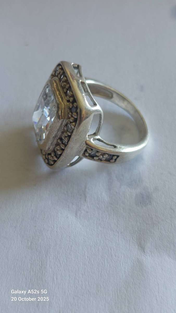 Exquisite large vintage sterling silver cz ring 8.0g
