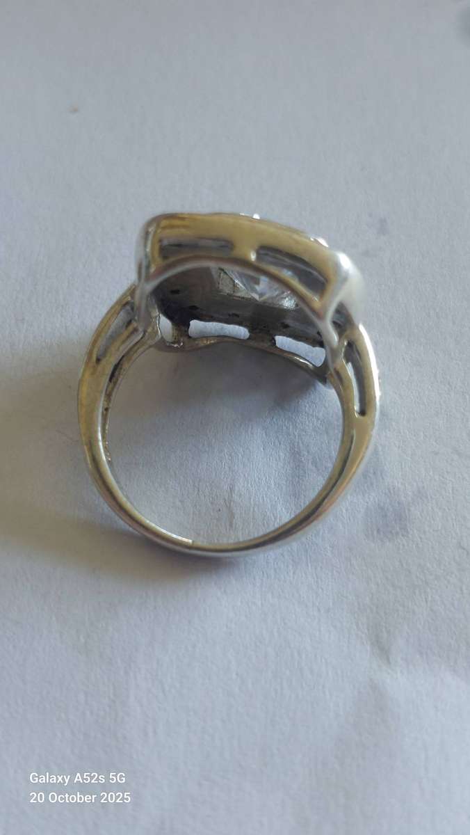 Exquisite large vintage sterling silver cz ring 8.0g