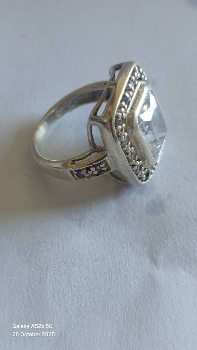 Exquisite large vintage sterling silver cz ring 8.0g
