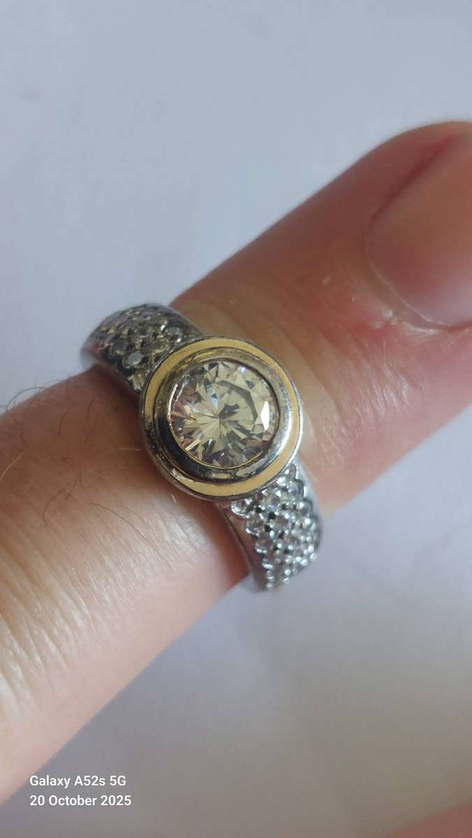 Lovely vintage sterling silver cz ring 5.3g