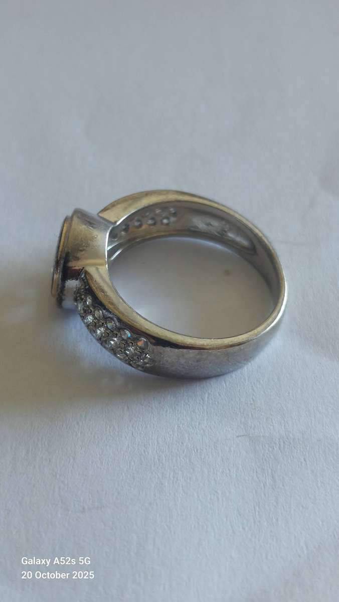 Lovely vintage sterling silver cz ring 5.3g