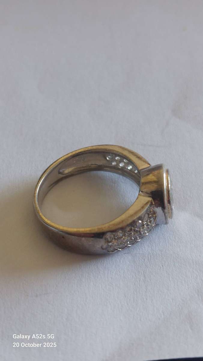 Lovely vintage sterling silver cz ring 5.3g