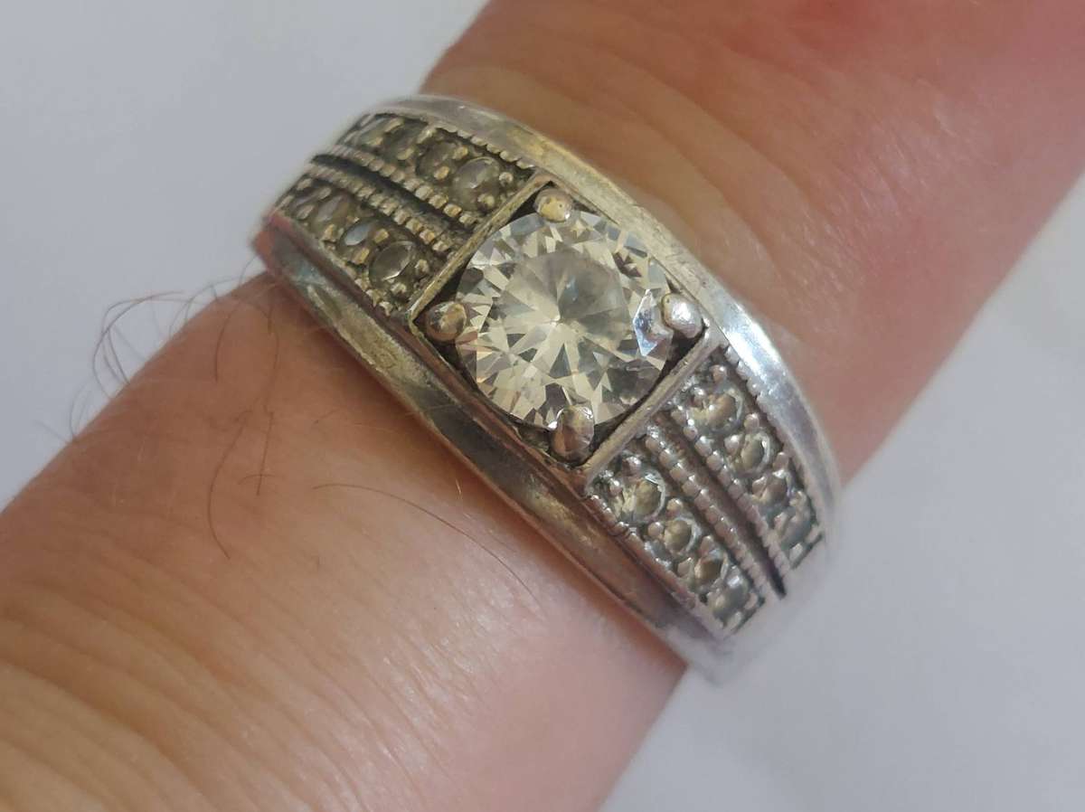 Stunning sterling silver cz ring 4.0g