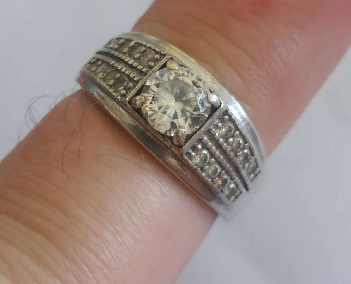 Stunning sterling silver cz ring 4.0g
