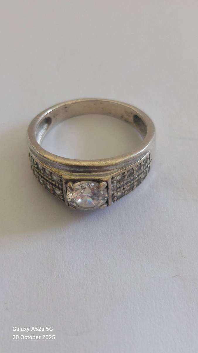 Stunning sterling silver cz ring 4.0g